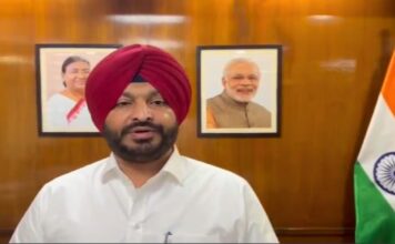 Ravneet Singh Bittu Resigns: ਰੇਲ ਰਾਜ ਮੰਤਰੀ ਰਵਨੀਤ ਸਿੰਘ ਬਿੱਟੂ ਨੇ ਕਿਉਂ ਦਿੱਤਾ ਅਸਤੀਫਾ, ਜਾਣੋ ਅਸਲੀ ਵਜ੍ਹਾ | ਰਾਸ਼ਟਰੀ ਖਬਰਾਂ USA ਨਹੀਂ ਇਸ ਦੇਸ਼ ਵਿੱਚ ਰਹਿੰਦੇ ਹਨ ਦੁਨੀਆਂ ਦੇ ਸਭ ਤੋਂ ਅਮੀਰ ਲੋਕ, ਹਰ ਆਦਮੀ ਕੋਲ 8.75