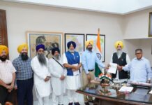ਜਥੇਦਾਰ ਹਵਾਰਾ ਦੀ ਪੈਰੋਲ ਅਤੇ ਭਾਈ ਰਾਜੋਆਣਾ ਦੀ ਪਟੀਸ਼ਨ ‘ਤੇ ਫੈਸਲੇ ਬਾਰੇ ਪੰਥਕ ਲੀਡਰਾਂ ਦਾ ਵਫਦ ਰਾਜਪਾਲ ਪੰਜਾਬ ਨੂੰ ਮਿਲਿਆ- ਪ੍ਰੋ ਚੰਦੂਮਾਜਰਾ | ਜਥੇਦਾਰ ਹਵਾਰਾ ਦੀ ਪੈਰੋਲ ਅਤੇ ਭਾਈ ਰਾਜੋਆਣਾ ਦੀ ਪਟੀਸ਼ਨ 'ਤੇ ਫੈਸਲੇ ਬਾਰੇ ਪੰਥਕ ਲੀਡਰਾਂ ਦਾ ਵਫਦ ਰਾਜਪਾਲ ਪੰਜਾਬ ਨੂੰ ਮਿਲਿਆ- ਪ੍ਰੋ ਚੰਦੂਮਾਜਰਾ | ਪੰਜਾਬ ਖ਼ਬਰਾਂ
