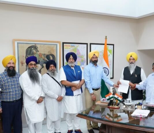 ਜਥੇਦਾਰ ਹਵਾਰਾ ਦੀ ਪੈਰੋਲ ਅਤੇ ਭਾਈ ਰਾਜੋਆਣਾ ਦੀ ਪਟੀਸ਼ਨ ‘ਤੇ ਫੈਸਲੇ ਬਾਰੇ ਪੰਥਕ ਲੀਡਰਾਂ ਦਾ ਵਫਦ ਰਾਜਪਾਲ ਪੰਜਾਬ ਨੂੰ ਮਿਲਿਆ- ਪ੍ਰੋ ਚੰਦੂਮਾਜਰਾ | ਜਥੇਦਾਰ ਹਵਾਰਾ ਦੀ ਪੈਰੋਲ ਅਤੇ ਭਾਈ ਰਾਜੋਆਣਾ ਦੀ ਪਟੀਸ਼ਨ 'ਤੇ ਫੈਸਲੇ ਬਾਰੇ ਪੰਥਕ ਲੀਡਰਾਂ ਦਾ ਵਫਦ ਰਾਜਪਾਲ ਪੰਜਾਬ ਨੂੰ ਮਿਲਿਆ- ਪ੍ਰੋ ਚੰਦੂਮਾਜਰਾ | ਪੰਜਾਬ ਖ਼ਬਰਾਂ