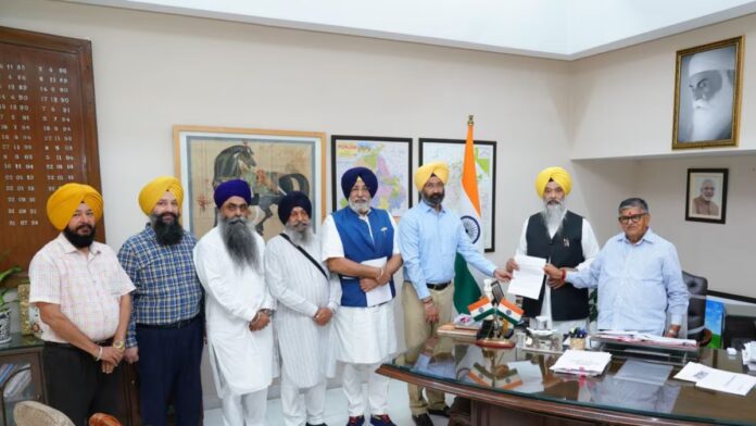 ਜਥੇਦਾਰ ਹਵਾਰਾ ਦੀ ਪੈਰੋਲ ਅਤੇ ਭਾਈ ਰਾਜੋਆਣਾ ਦੀ ਪਟੀਸ਼ਨ 'ਤੇ ਫੈਸਲੇ ਬਾਰੇ ਪੰਥਕ ਲੀਡਰਾਂ ਦਾ ਵਫਦ ਰਾਜਪਾਲ ਪੰਜਾਬ ਨੂੰ ਮਿਲਿਆ- ਪ੍ਰੋ ਚੰਦੂਮਾਜਰਾ | ਪੰਜਾਬ ਖ਼ਬਰਾਂ