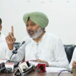 ‘ਵਿਦਿਆਰਥੀਆਂ ਦੇ ਅੱਗੇ ਝੁਕੀ ਹੰਕਾਰੀ ਭਾਜਪਾ…’: ਵਿੱਤ ਮੰਤਰੀ ਹਰਪਾਲ ਚੀਮਾ! ਪੀਐਮ ਮੋਦੀ ਨੇ ਸੂਬੇ ਦੇ ਬਕਾਇਆ ਫੰਡਾਂ ਨੂੰ ਨਜ਼ਰਅੰਦਾਜ਼ ਕਰਕੇ ਪੰਜਾਬ ਦੇ ਹਰ ਵਰਗ ਨੂੰ ਨਿਰਾਸ਼ ਕੀਤਾ: ਹਰਪਾਲ ਸਿੰਘ ਚੀਮਾ | ਪੰਜਾਬ ਖ਼ਬਰਾਂ