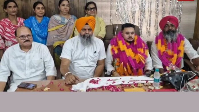 Punjab: ਕੈਨੇਡਾ ਦੀ PR ਛੱਡ ਵਾਪਸ ਆਇਆ ਨੌਜਵਾਨ ਬਣਿਆ ਨਗਰ ਕੌਂਸਲ ਦਾ ਪ੍ਰਧਾਨ | ਪੰਜਾਬ ਖ਼ਬਰਾਂ