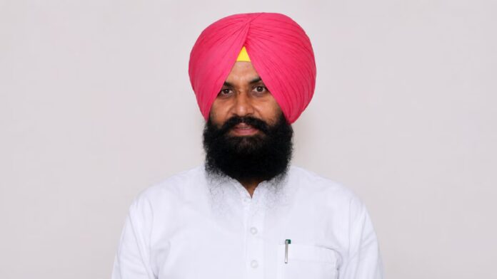 ਪੰਜਾਬ ਕਾਂਗਰਸ 'ਚ ਵਧਿਆ ਅੰਦਰੂਨੀ ਕਲੇਸ਼, ਰਾਜਾ ਵੜਿੰਗ ਦੇ ਹੱਕ 'ਚ ਨਿੱਤਰੇ ਸਿਮਰਜੀਤ ਸਿੰਘ ਬੈਂਸ | ਪੰਜਾਬ ਖ਼ਬਰਾਂ