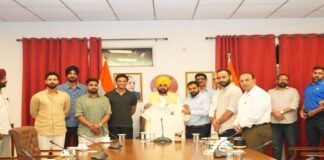 CM ਭਗਵੰਤ ਮਾਨ ਸ਼ੇਰ-ਏ-ਪੰਜਾਬ T-20 ਕੱਪ ਦੇ ਖਿਡਾਰੀਆਂ ਨਾਲ ਕੀਤੀ ਮੁਲਾਕਾਤ, ‘ਖੇਡਦਾ ਪੰਜਾਬ, ਵਧਦਾ ਪੰਜਾਬ’ ਦਾ ਦਿੱਤਾ ਸੰਦੇਸ਼| CM ਭਗਵੰਤ ਮਾਨ ਸ਼ੇਰ-ਏ-ਪੰਜਾਬ T-20 ਕੱਪ ਦੇ ਖਿਡਾਰੀਆਂ ਨਾਲ ਕੀਤੀ ਮੁਲਾਕਾਤ, 'ਖੇਡਦਾ ਪੰਜਾਬ, ਵਧਦਾ ਪੰਜਾਬ' ਦਾ ਦਿੱਤਾ ਸੰਦੇਸ਼ | ਪੰਜਾਬ ਖ਼ਬਰਾਂ