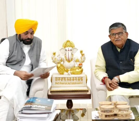 ਮੁੱਖ ਮੰਤਰੀ ਭਗਵੰਤ ਮਾਨ ਦੀ ਰਾਜਪਾਲ ਗੁਲਾਬ ਚੰਦ ਕਟਾਰੀਆ ਨਾਲ ਮੁਲਾਕਾਤ, ਜਾਣੋ ਕਿਸ ਮੁੱਦੇ ‘ਤੇ ਕੀਤੀ ਚਰਚਾ | ਮੁੱਖ ਮੰਤਰੀ ਭਗਵੰਤ ਮਾਨ ਦੀ ਰਾਜਪਾਲ ਗੁਲਾਬ ਚੰਦ ਕਟਾਰੀਆ ਨਾਲ ਮੁਲਾਕਾਤ, ਜਾਣੋ ਕਿਸ ਮੁੱਦੇ 'ਤੇ ਕੀਤੀ ਚਰਚਾ | ਪੰਜਾਬ ਖ਼ਬਰਾਂ
