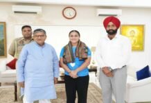 CWG-2026 ਵਿੱਚ ਚਾਂਦੀ ਤਮਗਾ ਜਿੱਤਣ ਵਾਲੀ ਹਰਜਿੰਦਰ ਕੌਰ ਨੂੰ ਰਾਜਪਾਲ ਗੁਲਾਬ ਚੰਦ ਕਟਾਰੀਆ ਨੇ ਕੀਤਾ ਸਨਮਾਨਿਤ | CWG-2026 ਵਿੱਚ ਚਾਂਦੀ ਤਮਗਾ ਜਿੱਤਣ ਵਾਲੀ ਹਰਜਿੰਦਰ ਕੌਰ ਨੂੰ ਰਾਜਪਾਲ ਗੁਲਾਬ ਚੰਦ ਕਟਾਰੀਆ ਨੇ ਕੀਤਾ ਸਨਮਾਨਿਤ | ਪੰਜਾਬ ਖ਼ਬਰਾਂ