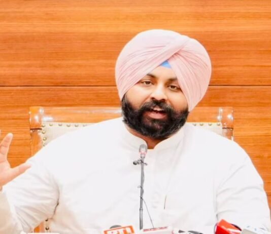 Punjab Bandh: ਸਿੱਖਿਆ ਮੰਤਰੀ ਬੈਂਸ ਵੱਲੋਂ ਕੱਲ੍ਹ ਸਕੂਲਾਂ ਵਿਚ ਛੁੱਟੀ ਉਤੇ ਵੱਡਾ ਬਿਆਨ… | Punjab Bandh: ਸਿੱਖਿਆ ਮੰਤਰੀ ਬੈਂਸ ਵੱਲੋਂ ਕੱਲ੍ਹ ਸਕੂਲਾਂ ਵਿਚ ਛੁੱਟੀ ਉਤੇ ਵੱਡਾ ਬਿਆਨ... | ਪੰਜਾਬ ਖ਼ਬਰਾਂ