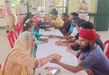 ਹੁਸ਼ਿਆਰਪੁਰ: ਕੇਂਦਰੀ ਜੇਲ੍ਹ ਵਿੱਚ ਰੱਖੜੀ ਦਾ ਭਾਵੁਕ ਮਾਹੌਲ, ਭੈਣਾਂ ਨੇ ਭਰਾਵਾਂ ਨੂੰ ਬੰਨ੍ਹੀ ਰੱਖੜੀ | Punjab Congress Clash