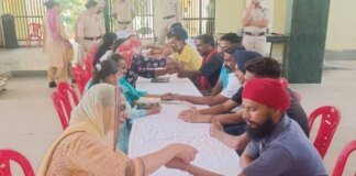 ਹੁਸ਼ਿਆਰਪੁਰ: ਕੇਂਦਰੀ ਜੇਲ੍ਹ ਵਿੱਚ ਰੱਖੜੀ ਦਾ ਭਾਵੁਕ ਮਾਹੌਲ, ਭੈਣਾਂ ਨੇ ਭਰਾਵਾਂ ਨੂੰ ਬੰਨ੍ਹੀ ਰੱਖੜੀ | Punjab Congress Clash