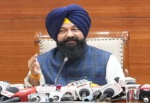 ਜਸਵੀਰ ਸਿੰਘ ਗੜ੍ਹੀ ਨੇ SC ਕਮਿਸ਼ਨ ਦੀ ਚੇਅਰਮੈਨੀ ਤੋਂ ਦਿੱਤਾ ਅਸਤੀਫ਼ਾ | ਜਸਵੀਰ ਸਿੰਘ ਗੜ੍ਹੀ ਨੇ SC ਕਮਿਸ਼ਨ ਦੀ ਚੇਅਰਮੈਨੀ ਤੋਂ ਦਿੱਤਾ ਅਸਤੀਫ਼ਾ