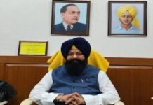 ਚੇਅਰਮੈਨ ਜਸਵੀਰ ਸਿੰਘ ਗੜ੍ਹੀ ਨੇ ਖੁੱਲ੍ਹੇ ਦਰਬਾਰ ਦੌਰਾਨ ਲੋਕਾਂ ਦੀਆਂ ਮੁਸ਼ਕਿਲਾਂ ਸੁਣਕੇ ਕੀਤੀਆਂ ਹੱਲ | ਚੇਅਰਮੈਨ ਜਸਵੀਰ ਸਿੰਘ ਗੜ੍ਹੀ ਨੇ ਖੁੱਲ੍ਹੇ ਦਰਬਾਰ ਦੌਰਾਨ ਲੋਕਾਂ ਦੀਆਂ ਮੁਸ਼ਕਿਲਾਂ ਸੁਣਕੇ ਕੀਤੀਆਂ ਹੱਲ | ਪੰਜਾਬ ਖ਼ਬਰਾਂ