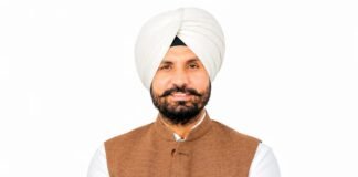ਰਾਜਾ ਵੜਿੰਗ ਦਾ ਸੁਖਬੀਰ ਬਾਦਲ ‘ਤੇ ਤਿੱਖਾ ਹਮਲਾ, ਕਿਹਾ- BJP ਨਾਲ ਗਠਜੋੜ ਲਈ ‘ਸਿਆਸੀ ਪਲਟੀ’ | ਰਾਜਾ ਵੜਿੰਗ ਦਾ ਸੁਖਬੀਰ ਬਾਦਲ 'ਤੇ ਤਿੱਖਾ ਹਮਲਾ, ਕਿਹਾ- BJP ਨਾਲ ਗਠਜੋੜ ਲਈ 'ਸਿਆਸੀ ਪਲਟੀ' | ਪੰਜਾਬ ਖ਼ਬਰਾਂ