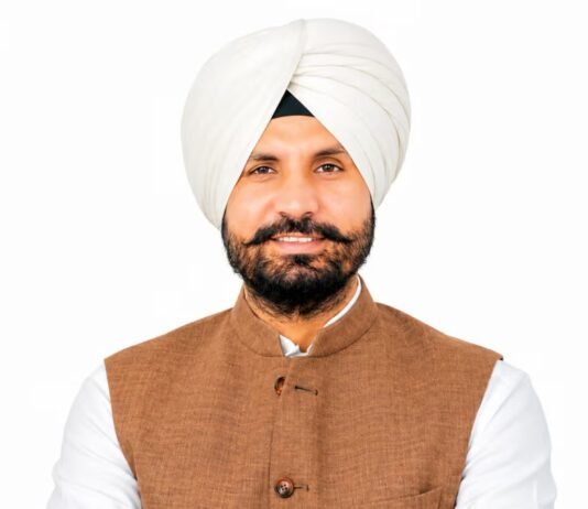 ਰਾਜਾ ਵੜਿੰਗ ਦਾ ਸੁਖਬੀਰ ਬਾਦਲ ‘ਤੇ ਤਿੱਖਾ ਹਮਲਾ, ਕਿਹਾ- BJP ਨਾਲ ਗਠਜੋੜ ਲਈ ‘ਸਿਆਸੀ ਪਲਟੀ’ | ਰਾਜਾ ਵੜਿੰਗ ਦਾ ਸੁਖਬੀਰ ਬਾਦਲ 'ਤੇ ਤਿੱਖਾ ਹਮਲਾ, ਕਿਹਾ- BJP ਨਾਲ ਗਠਜੋੜ ਲਈ 'ਸਿਆਸੀ ਪਲਟੀ' | ਪੰਜਾਬ ਖ਼ਬਰਾਂ
