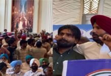 Bathinda: ਕਾਂਗਰਸ ਦੀ ਸਟੇਜ ਤੋਂ ਵੜਿੰਗ ਸਾਹਮਣੇ ਨਾਅਰੇ ਲਗਾਉਣ ਵਾਲਾ ਨਿਕਲਿਆ ‘ਚਿੱਟਾ ਤਸਕਰ’ | Bathinda: ਕਾਂਗਰਸ ਦੀ ਸਟੇਜ ਤੋਂ ਵੜਿੰਗ ਸਾਹਮਣੇ ਨਾਅਰੇ ਲਗਾਉਣ ਵਾਲਾ ਨਿਕਲਿਆ 'ਚਿੱਟਾ ਤਸਕਰ' | ਪੰਜਾਬ ਖ਼ਬਰਾਂ