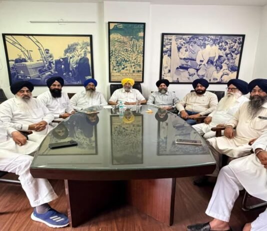 SAD ਪ੍ਰਧਾਨ ਸੁਖਬੀਰ ਬਾਦਲ ਵੱਲੋਂ ਹਰਿਆਣਾ ਅਕਾਲੀ ਦਲ ਦੀ 7 ਮੈਂਬਰੀ ਕੋਰ ਕਮੇਟੀ ਦਾ ਐਲਾਨ | ਸਸਪੈਂਡ ਕੀਤੇ ਅਫਸਰ ਨੇ ਖਾਧਾ ਜ਼ਹਿਰ, ਮੌਤ