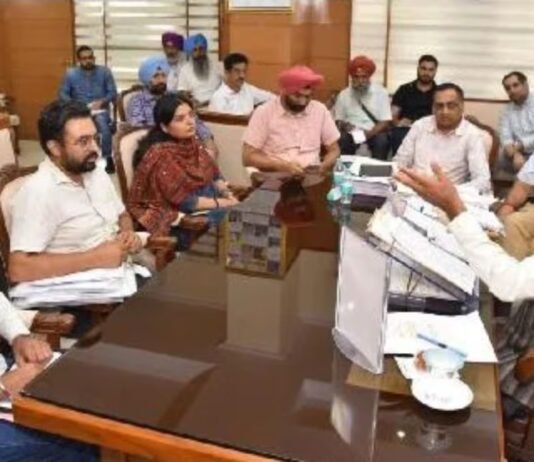 ਵਿੱਤ ਮੰਤਰੀ ਹਰਪਾਲ ਸਿੰਘ ਚੀਮਾ ਵੱਲੋਂ ਟਰਾਂਸਪੋਰਟ ਅਤੇ ਜਲ ਸਪਲਾਈ ਵਿਭਾਗ ਦੀਆਂ ਮੁਲਾਜ਼ਮ ਯੂਨੀਅਨਾਂ ਨਾਲ ਮੀਟਿੰਗਾਂ | ਵਿੱਤ ਮੰਤਰੀ ਹਰਪਾਲ ਸਿੰਘ ਚੀਮਾ ਵੱਲੋਂ ਟਰਾਂਸਪੋਰਟ ਅਤੇ ਜਲ ਸਪਲਾਈ ਵਿਭਾਗ ਦੀਆਂ ਮੁਲਾਜ਼ਮ ਯੂਨੀਅਨਾਂ ਨਾਲ ਮੀਟਿੰਗਾਂ | ਪੰਜਾਬ ਖ਼ਬਰਾਂ