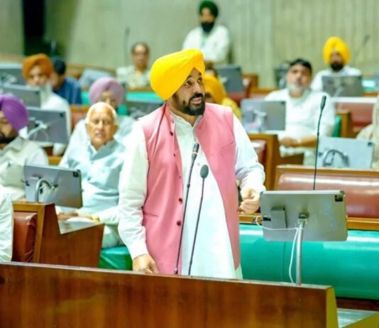 ਟਰੰਪ ਕੋਲ ਪਤਾ ਨਹੀਂ ਕਿਹੜੀ CD ਪਈ ਹੈ, ਮੋਦੀ ਇੱਕ ਮਿੰਟ ਵਿਚ ਮੰਨ ਲੈਂਦੇ ਨੇ ਗੱਲ: CM ਮਾਨ | ਟਰੰਪ ਕੋਲ ਪਤਾ ਨਹੀਂ ਕਿਹੜੀ CD ਪਈ ਹੈ, ਮੋਦੀ ਇੱਕ ਮਿੰਟ ਵਿਚ ਮੰਨ ਲੈਂਦੇ ਨੇ ਗੱਲ: CM ਮਾਨ | ਪੰਜਾਬ ਖ਼ਬਰਾਂ