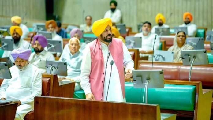 ਟਰੰਪ ਕੋਲ ਪਤਾ ਨਹੀਂ ਕਿਹੜੀ CD ਪਈ ਹੈ, ਮੋਦੀ ਇੱਕ ਮਿੰਟ ਵਿਚ ਮੰਨ ਲੈਂਦੇ ਨੇ ਗੱਲ: CM ਮਾਨ | ਪੰਜਾਬ ਖ਼ਬਰਾਂ