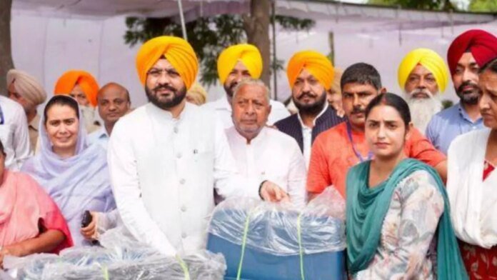 ਸ਼ਹੀਦਾਂ ਦੀਆਂ ਕੁਰਬਾਨੀਆਂ ਸਦਕਾ ਮਿਲੀ ਆਜ਼ਾਦੀ ਨੂੰ ਸੂਬੇ ਦੀ ਤਰੱਕੀ ਅਤੇ ਖੁਸ਼ਹਾਲੀ ਲਈ ਸਮਰਪਿਤ ਕਰਨਾ ਸਾਡਾ ਸਾਂਝਾ ਫਰਜ਼: ਤਰੁਨਪ੍ਰੀਤ ਸਿੰਘ ਸੌਂਦ | ਪੰਜਾਬ ਖ਼ਬਰਾਂ