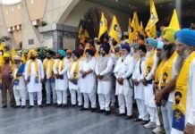 aap gets political setback in raja sansi as 400 families join waris punjab | ਜੰਗ ਦੇ ਵਿਚਕਾਰ, ਈਰਾਨ ਵੱਲੋਂ ਭਾਰਤ ਵੱਡਾ ਆਫਰ, ਨਵੀਂ ਏਅਰਲਾਈਨ ਨਾਲ ਸ਼ੁਰੂ ਹੋਵੇਗੀ ਸਿੱਧੀ