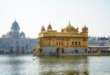 ਸ੍ਰੀ ਦਰਬਾਰ ਸਾਹਿਬ ‘ਚ ਨੌਜਵਾਨ ਨੇ ਕੀਤੀ ਬੇਅਦਬੀ: ਗੁਟਕਾ ਸਾਹਿਬ ਦੇ ਅੰਗ ਪਾੜ ਕੇ ਔਰਤ ਦੀ ਚੁੰਨੀ ਨਾਲ ਬੰਨ੍ਹੇ ; CCTV ਰਾਹੀਂ ਫੜਿਆ | ਯੂਥ ਅਕਾਲੀ ਦਲ ਪੁਨਰ ਸੁਰਜੀਤ ਦੇ ਪ੍ਰਧਾਨ ਤਲਵੰਡੀ ਵੱਲੋਂ ਨਵੇਂ ਅਹੁਦੇਦਾਰਾਂ ਦਾ ਐਲਾਨ