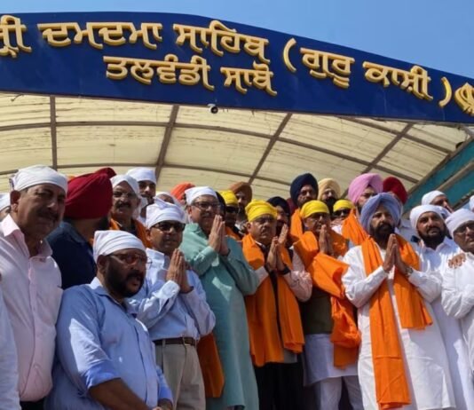 ਤਖ਼ਤ ਸ੍ਰੀ ਦਮਦਮਾ ਸਾਹਿਬ ਵਿਖੇ ਨਤਮਸਤਕ ਹੋਏ ਕੇਂਦਰੀ ਮੰਤਰੀ ਸ਼ਿਵਰਾਜ ਚੌਹਾਨ | Punjab DA Hike: ਪੰਜਾਬ ਦੇ ਸਰਕਾਰੀ ਕਰਮਚਾਰੀਆਂ ਦੇ DA 'ਤੇ ਵੱਡੀ ਖ਼ਬਰ