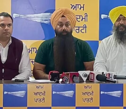 ‘AAP’ ਦਾ ਭਾਜਪਾ ‘ਤੇ ਤਿੱਖਾ ਹਮਲਾ, ਸਿੱਖ ਵਿਰੋਧੀ ਮਾਨਸਿਕਤਾ ਅਤੇ ਸ਼ਰਾਬ ਅਤੇ ਡਰੱਗ ਮਾਫੀਆ ਦੀ ਸਰਪ੍ਰਸਤੀ ਦਾ ਦੋਸ਼ ਲਾਇਆ | ਪੰਜਾਬ ਖ਼ਬਰਾਂ Punjab Di Taja Khabar