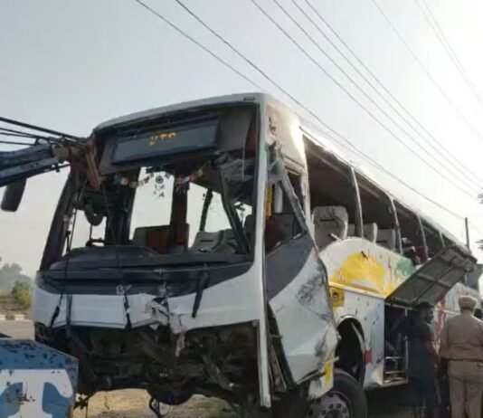banga bus accident: tourist bus from manali to amritsar overturns, three killed ਪੰਜਾਬ ਕੈਬਨਿਟ ਦੀ ਅਹਿਮ ਮੀਟਿੰਗ, ਵੱਡੇ ਫੈਸਲਿਆਂ ਦੀ ਸੰਭਾਵਨਾ...