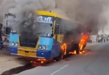 bus catches fire on duggal road after battery sparking | Ek Anar So Bimar