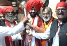 haryana cm nayab singh saini visits bhagwan valmiki tirth in amritsar, distributes tricycles | Punjab Congress Meeting