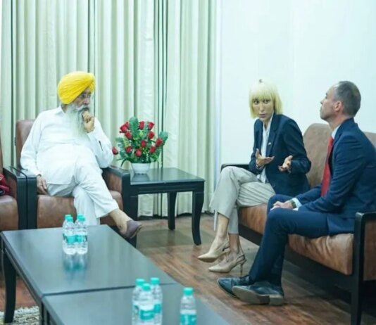 ਗੁਰਮੀਤ ਸਿੰਘ ਖੁੱਡੀਆਂ ਦਾ UK ਨਿਵੇਸ਼ਕਾਂ ਨੂੰ ਸੱਦਾ, ਪੰਜਾਬ ਬਣੇਗਾ ਫੂਡ ਪ੍ਰੋਸੈਸਿੰਗ ਹੱਬ | ਪੰਜਾਬ ਖ਼ਬਰਾਂ Farak Tan Painda Hai